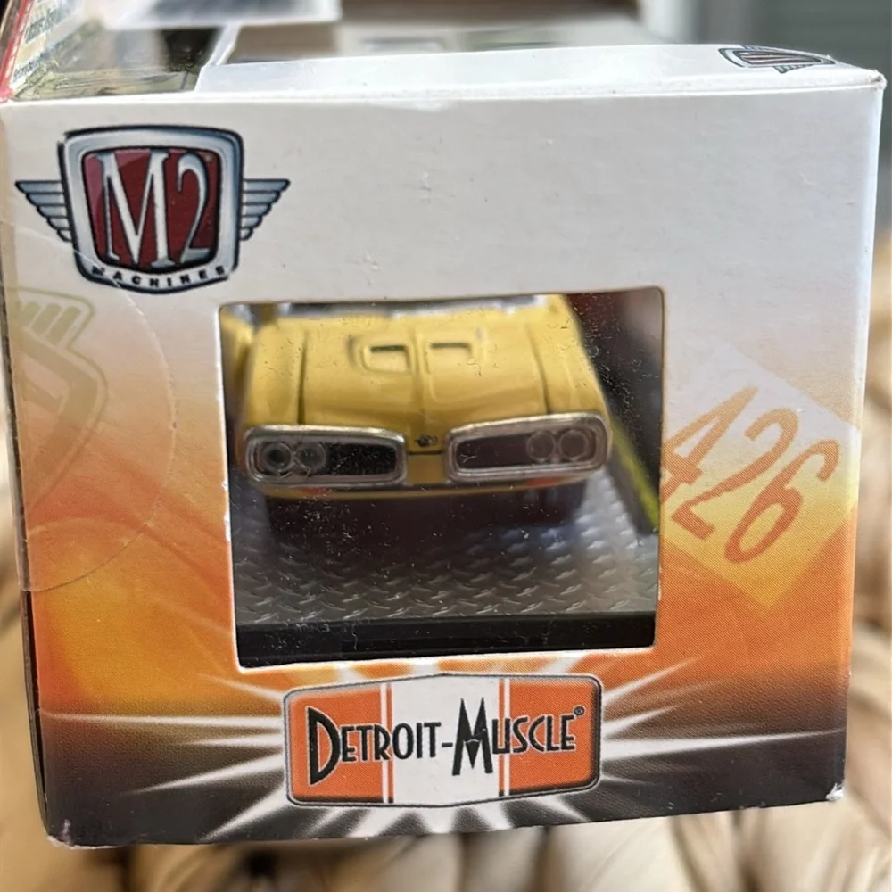 M2 Machines Detroit Muscle 1970 Yellow Dodge Super Bee 383 Premium Diecast Car